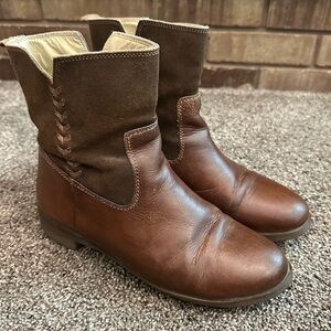 OluKai Kaupili Short Leather & Suede Boots Brown 7